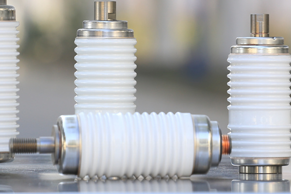 怎樣解決真空滅弧室的漏氣問題？